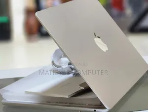 New Laptop Apple MacBook Air 2025 M4 13-Inch 16GB Apple M4 SSD 256GB