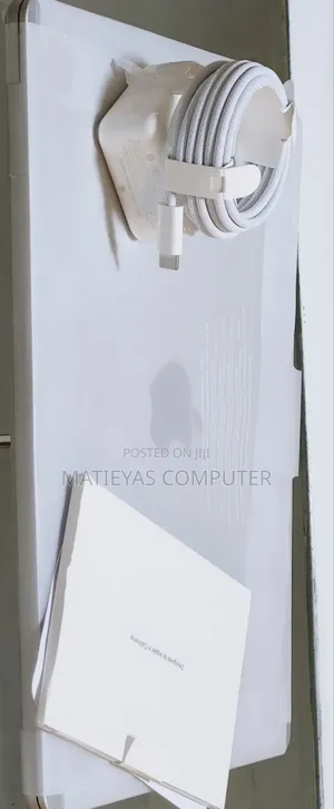 New Laptop Apple MacBook Air 2025 M4 13-Inch 16GB Apple M4 SSD 256GB