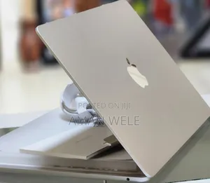 New Laptop Apple MacBook Air 2025 M4 13-Inch 16GB Apple M4 SSD 256GB