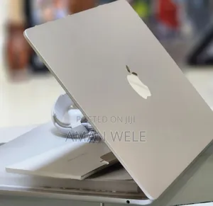 New Laptop Apple MacBook Air 2025 M4 13-Inch 16GB Apple M4 SSD 256GB