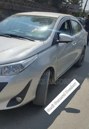 Toyota Yaris 2020 Silver