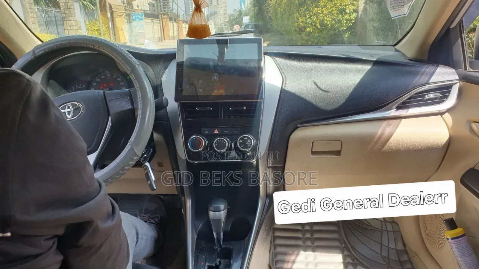 Toyota Yaris 2020 Silver