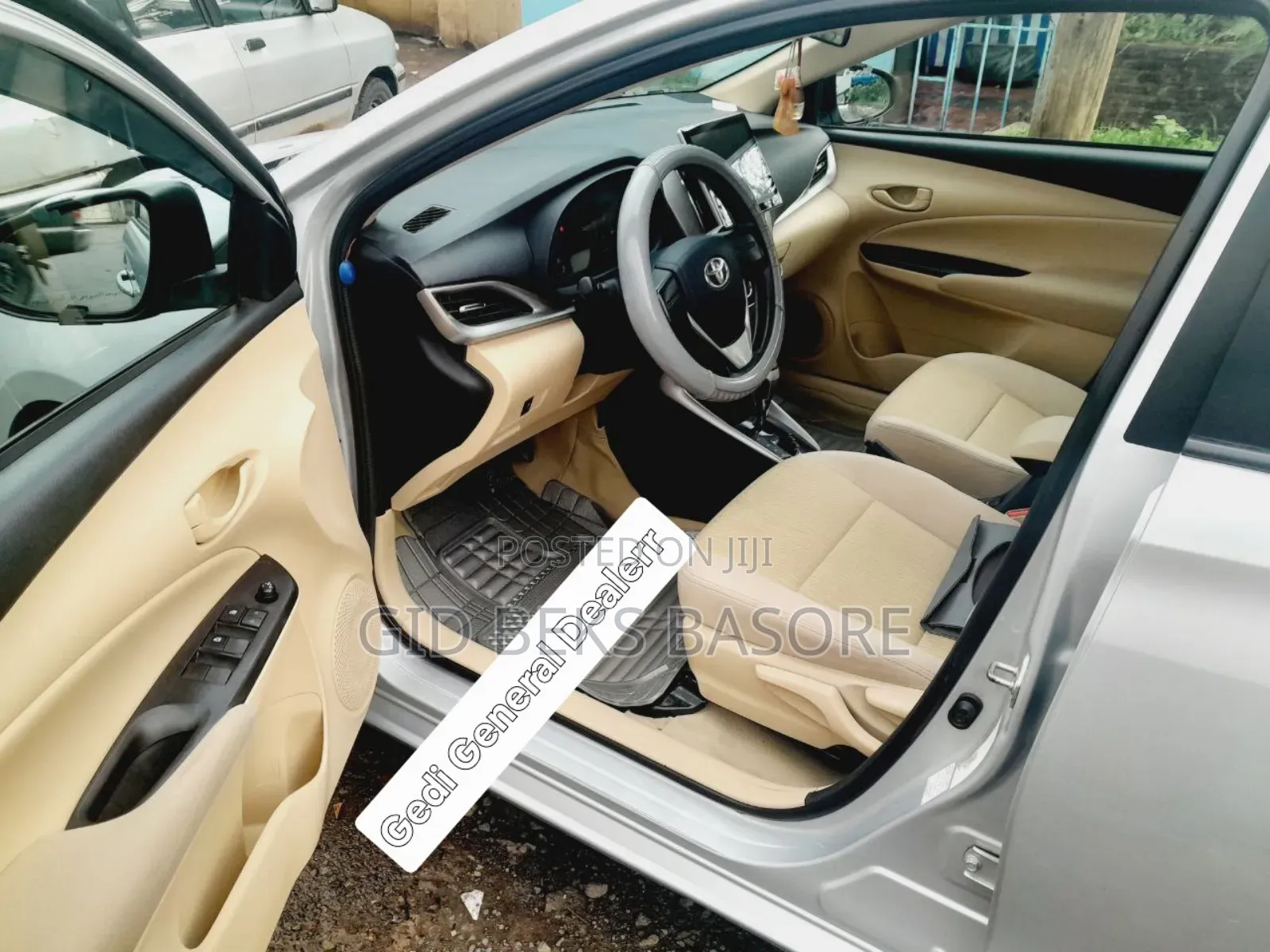 Toyota Yaris 2020 Silver