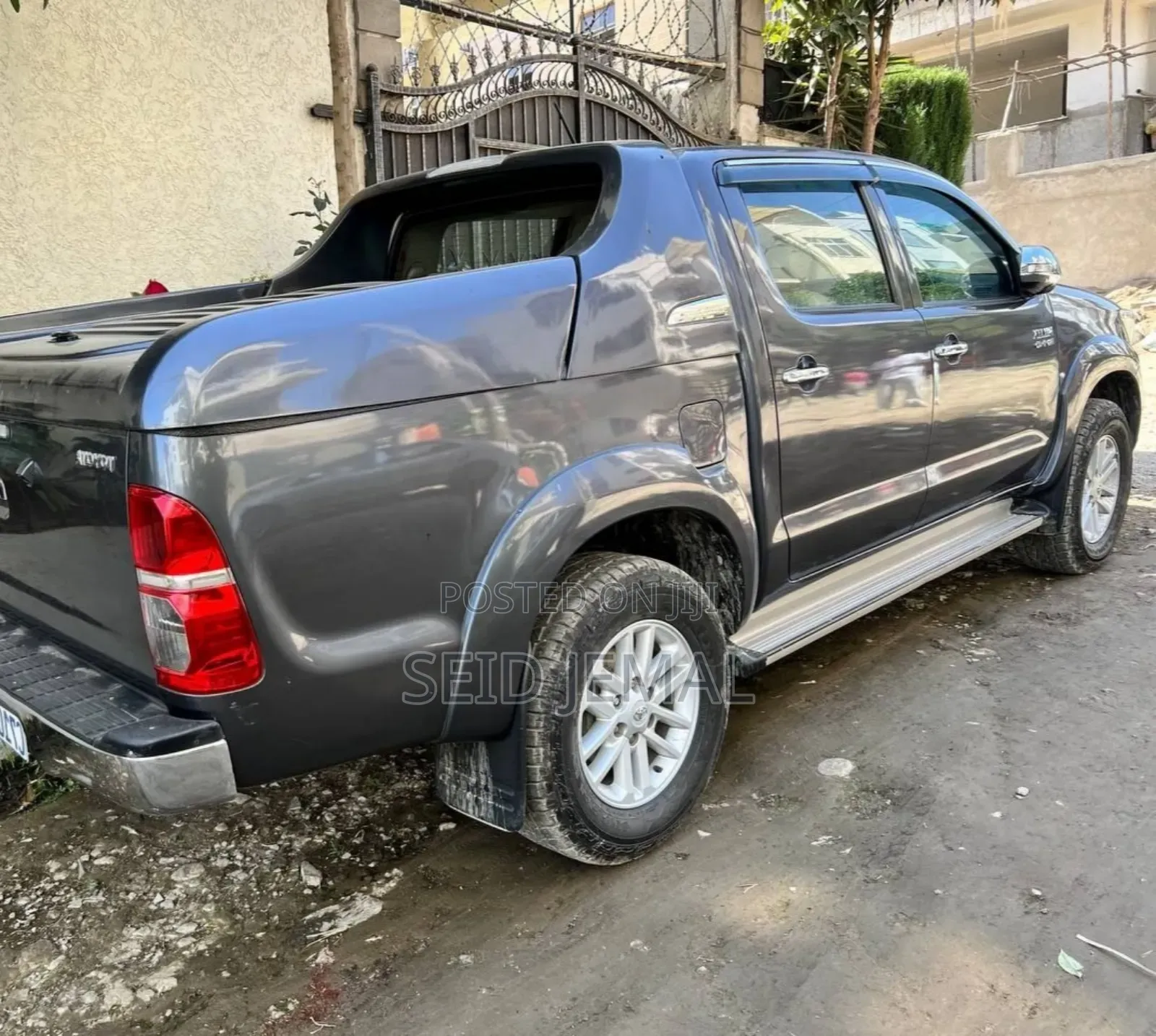 Toyota Hilux 2014 Gray