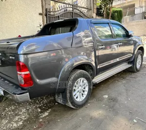 Toyota Hilux 2014 Gray
