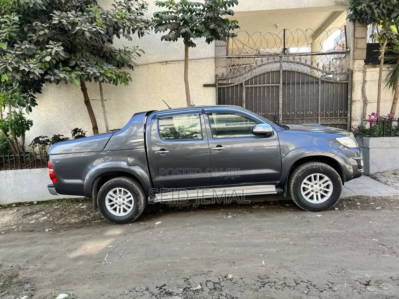 Toyota Hilux 2014 Gray