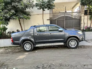 Toyota Hilux 2014 Gray
