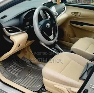 Toyota Yaris 1.5 Sedan L 2020 Silver