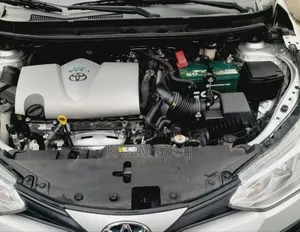 Toyota Yaris 1.5 Sedan L 2020 Silver