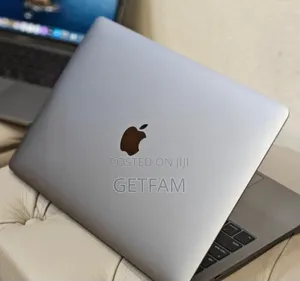 New Laptop Apple MacBook Pro 2019 16GB Intel Core I7 SSD 256GB