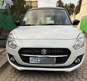 Photo - Suzuki Swift 2022 White
