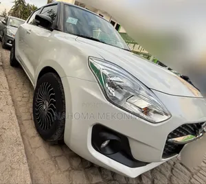 Suzuki Swift 2022 White