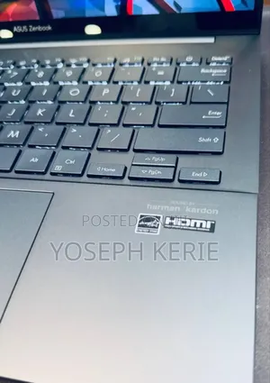 New Laptop Asus ZenBook UX305FA 8GB Intel Core Ultra 5 SSD 512GB