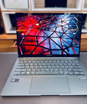 New Laptop Asus ZenBook UX305FA 8GB Intel Core Ultra 5 SSD 512GB