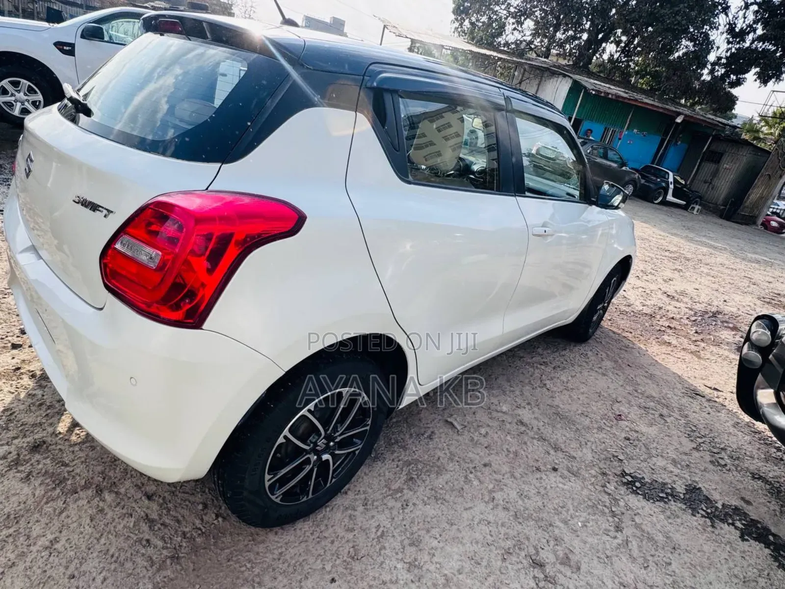 Suzuki Swift 2022 White