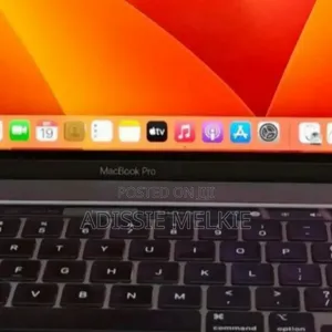 New Laptop Apple MacBook Pro 2019 16GB Intel Core i7 SSD 512GB