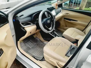 Toyota Yaris 2020 Silver