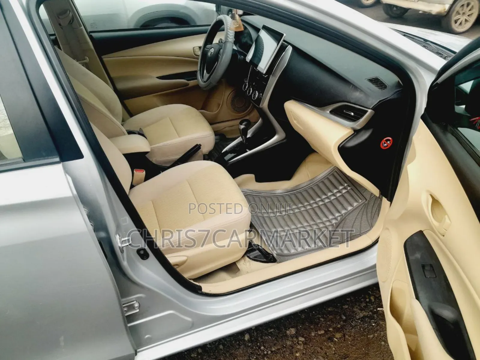 Toyota Yaris 2020 Silver