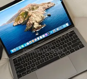 New Laptop Apple MacBook Pro 2019 16GB Intel Core I7 SSD 256GB