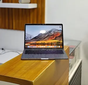 Photo - New Laptop Apple MacBook Pro 2019 16GB Intel Core I5 SSD 256GB