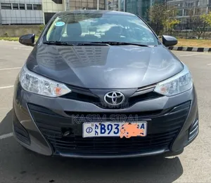 Photo - Toyota Yaris 1.5 Sedan L 2020 Gray