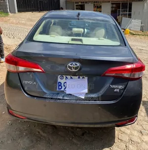 Toyota Yaris 1.5 Sedan L 2020 Gray