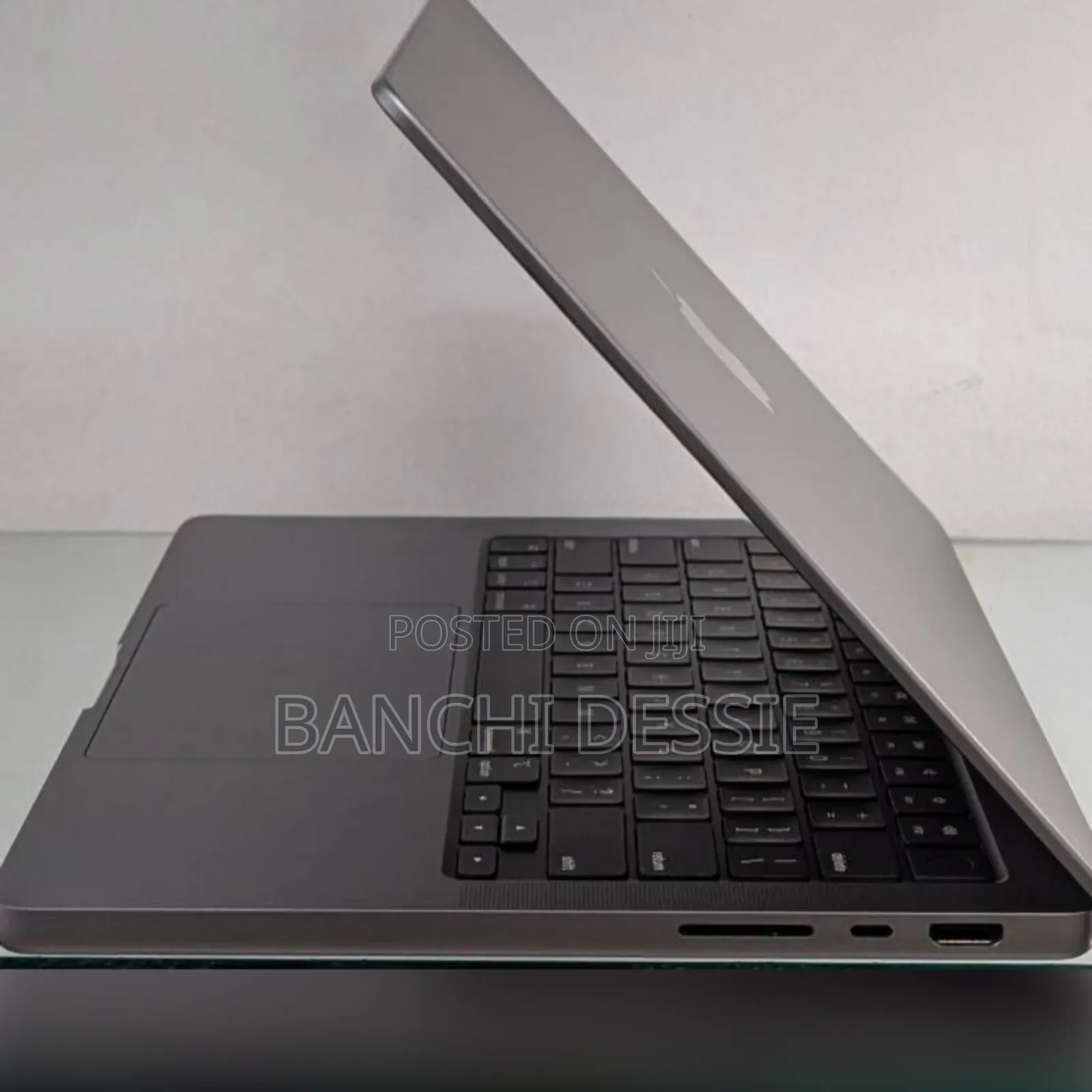 New Laptop Apple MacBook Pro M1 16GB Apple M1 Pro SSD 1T