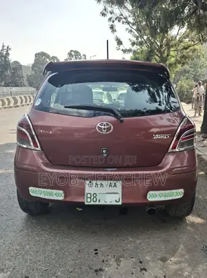 Photo - Toyota Yaris 2010 Brown