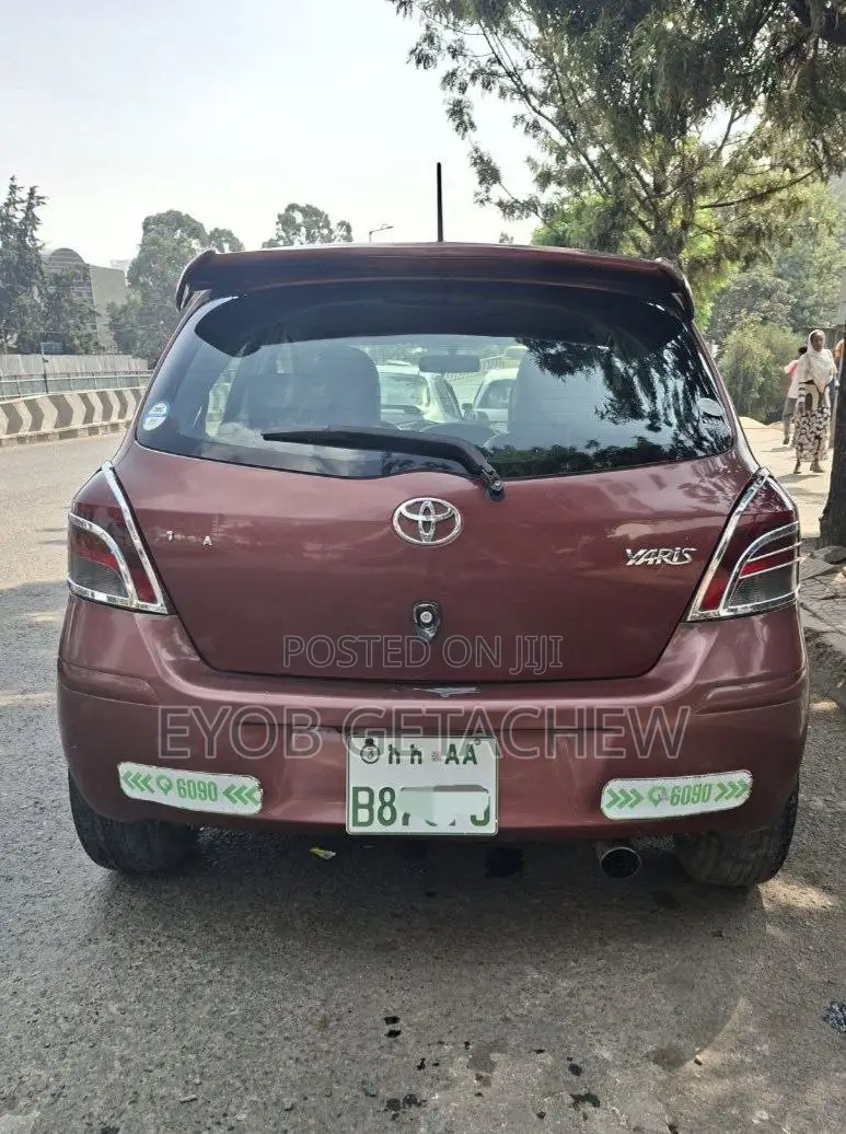 Toyota Yaris 2010 Brown