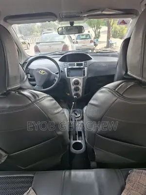 Toyota Yaris 2010 Brown