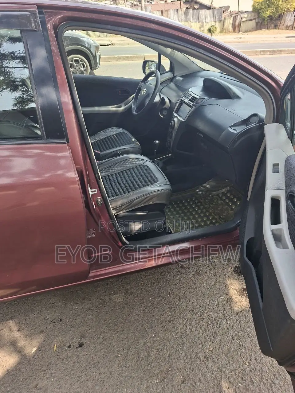 Toyota Yaris 2010 Brown