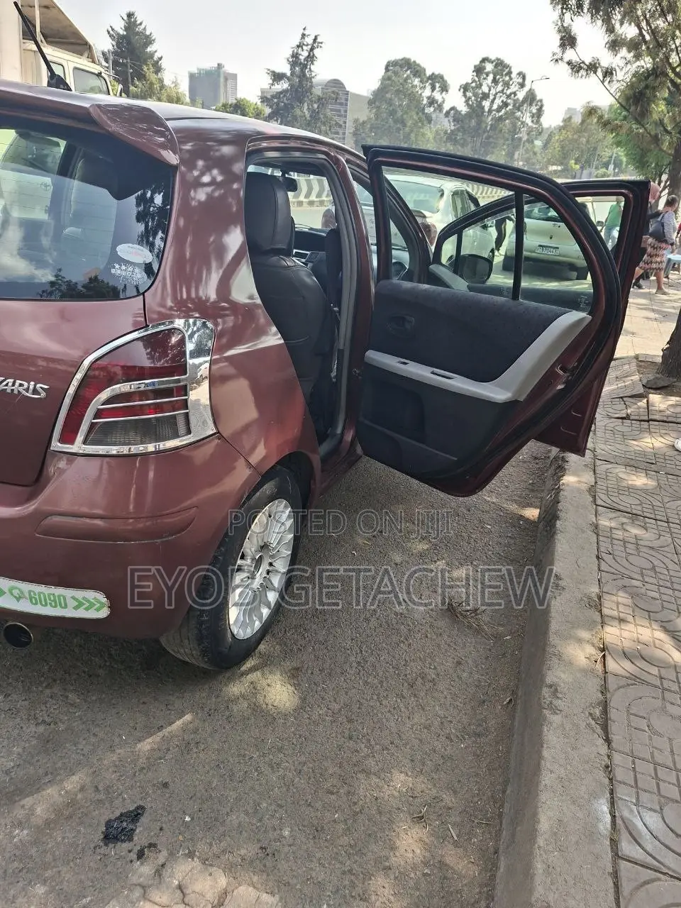 Toyota Yaris 2010 Brown