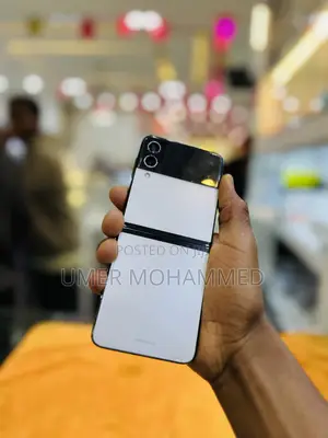 Photo - Samsung Galaxy Z Flip 3 256 GB