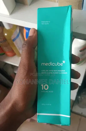Photo - Medicube Azelaic Acid Niacinamide Deep Foam Cleanser