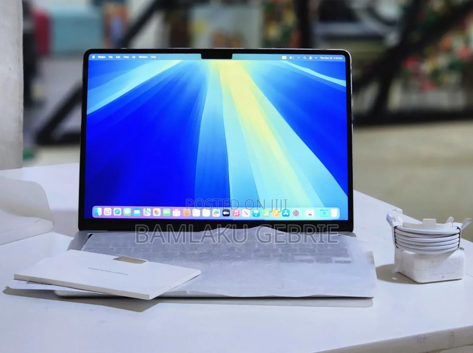 New Laptop Apple MacBook Air 2025 M4 13-Inch 16GB Apple M4 SSD 256GB