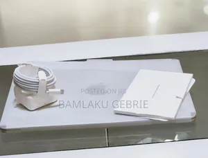 New Laptop Apple MacBook Air 2025 M4 13-Inch 16GB Apple M4 SSD 256GB