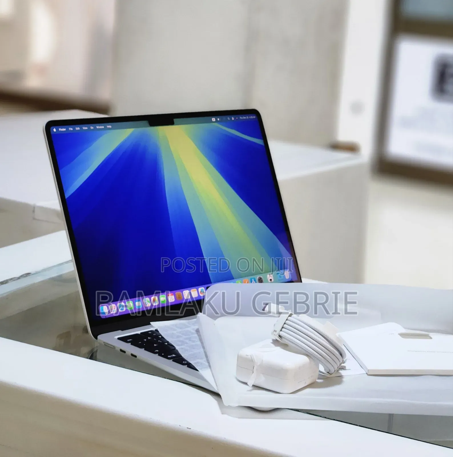 New Laptop Apple MacBook Air 2025 M4 13-Inch 16GB Apple M4 SSD 256GB