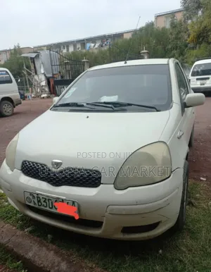 Photo - Toyota Vitz 2002 White