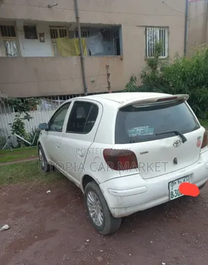 Toyota Vitz 2002 White