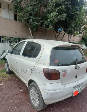 Toyota Vitz 2002 White