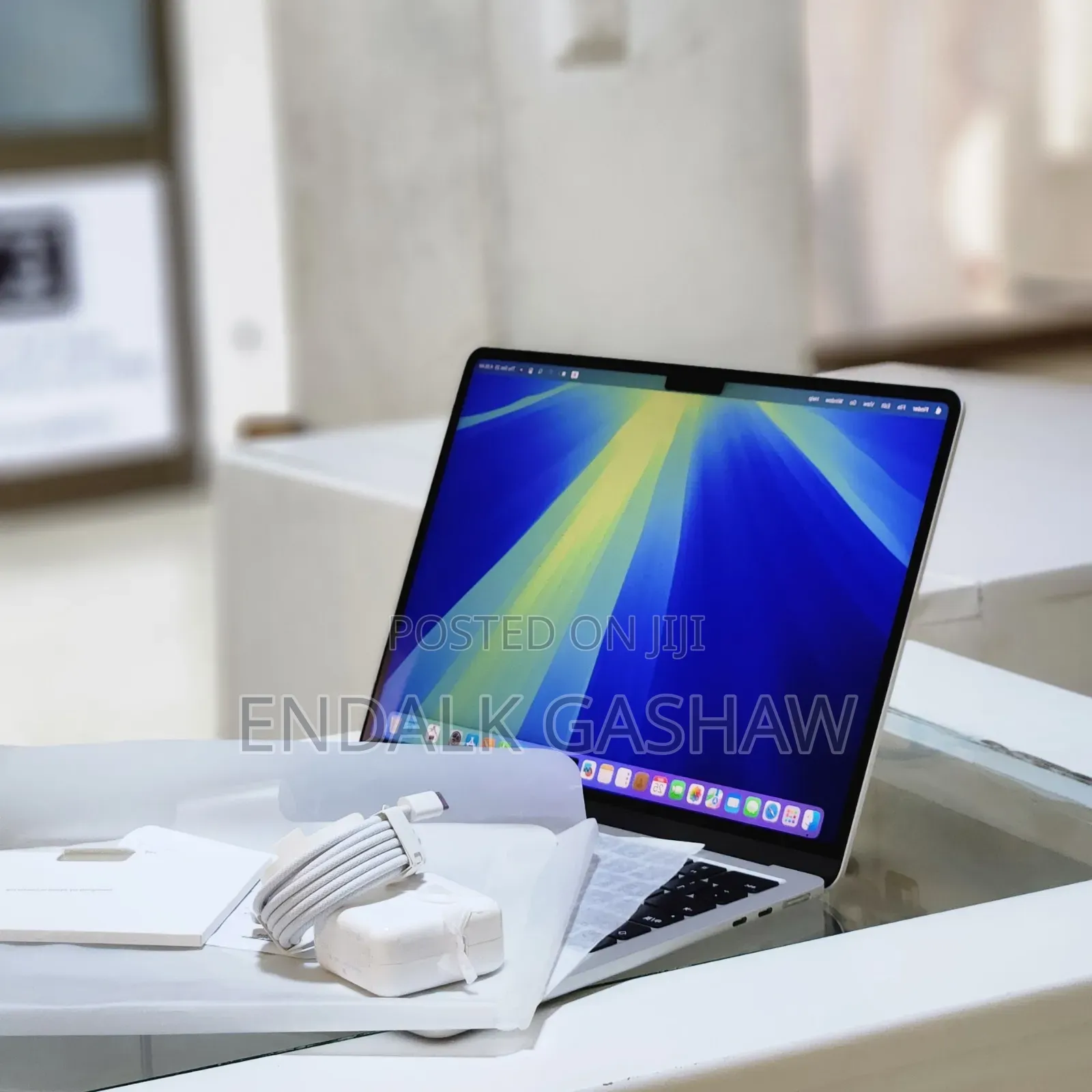 New Laptop Apple MacBook Air 2024 M3 13-Inch 16GB Apple M4 SSD 256GB