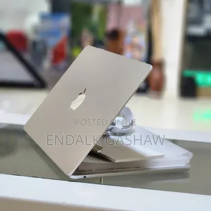 New Laptop Apple MacBook Air 2024 M3 13-Inch 16GB Apple M4 SSD 256GB