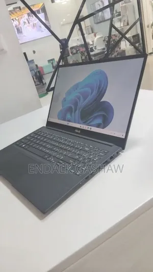 Photo - New Laptop Asus VivoBook 15 X505BA 16GB Intel Core I7 SSD 1T