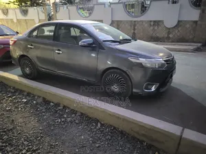 Toyota Yaris 2013 Gray