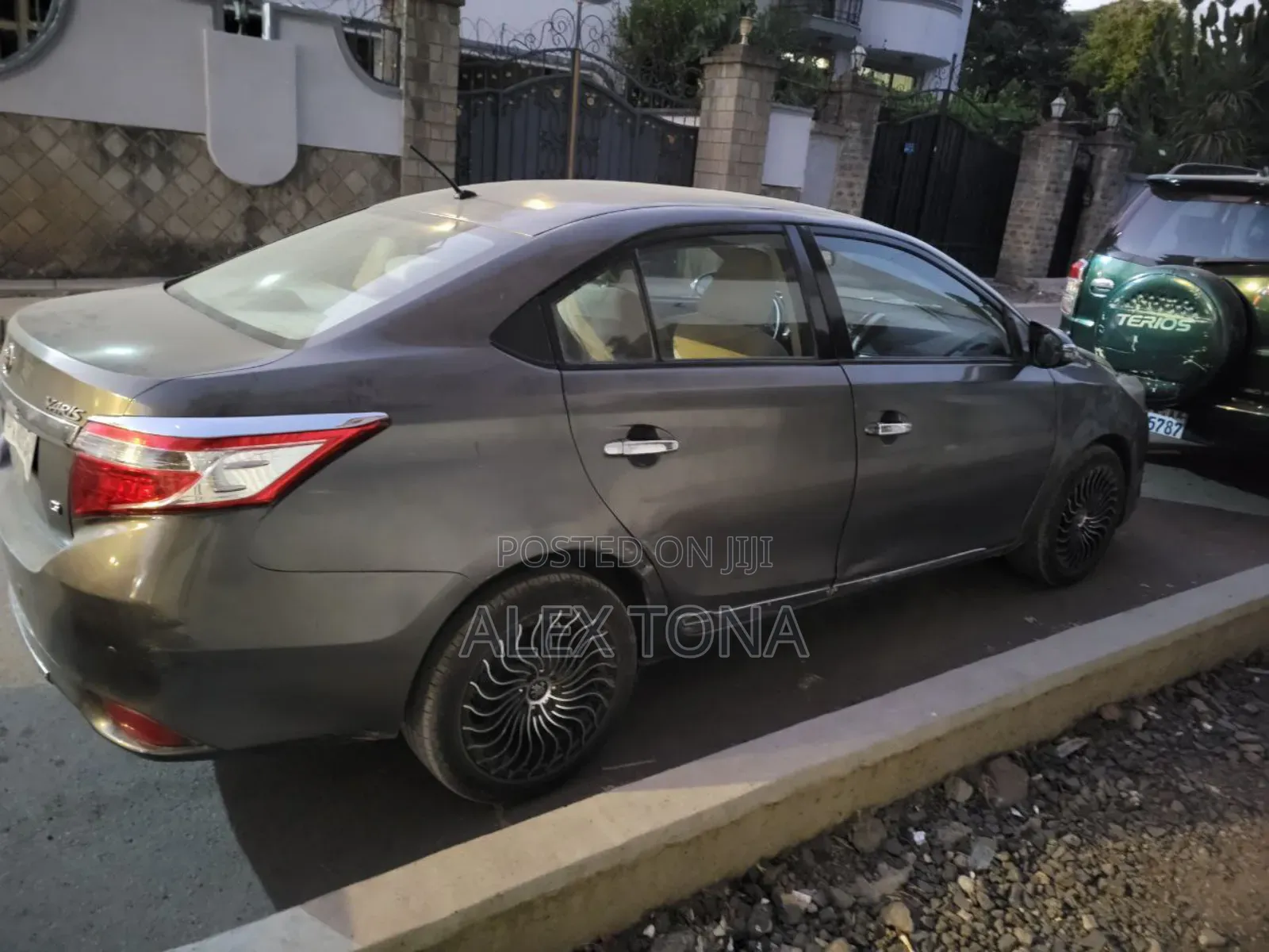 Toyota Yaris 2013 Gray