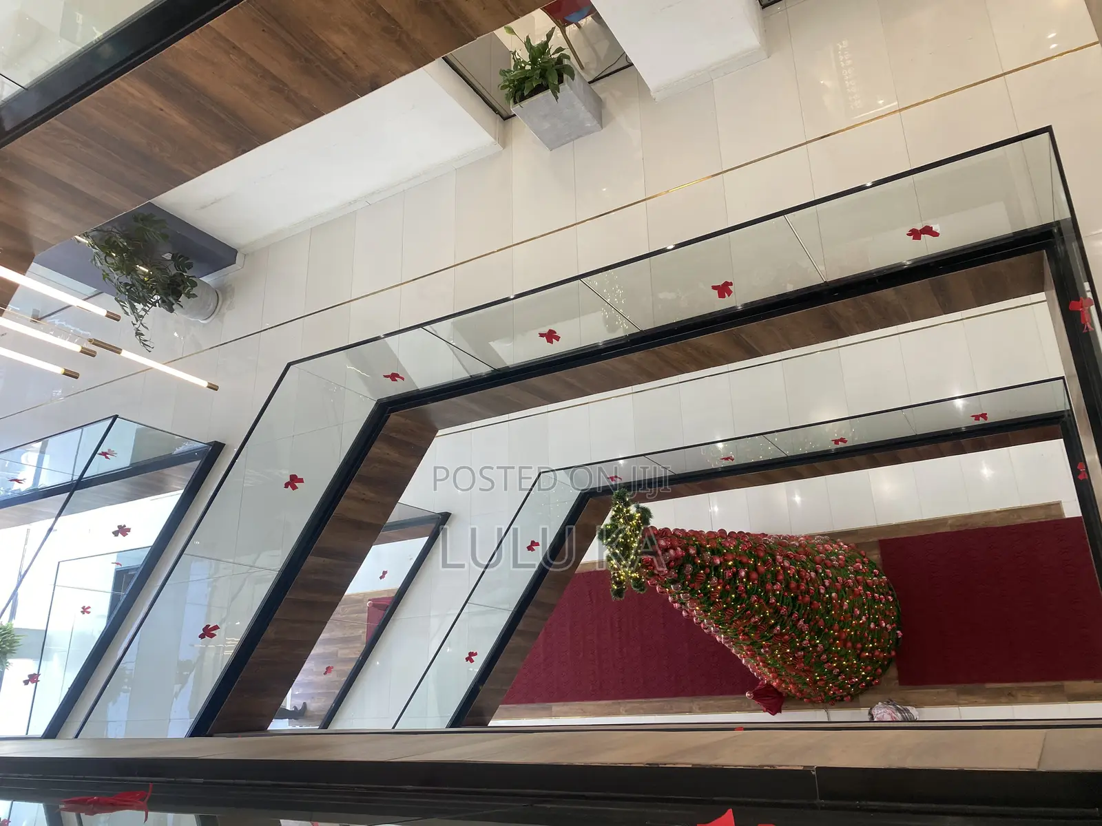 ቦሌ መዳኒያለም የንግድ ሱቆች