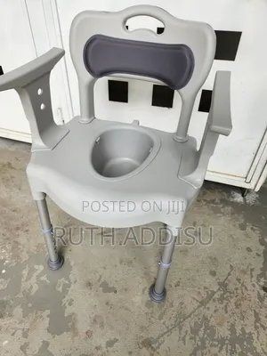 Commode Chair Best Quality Four Ceramic Grap Commode Chair