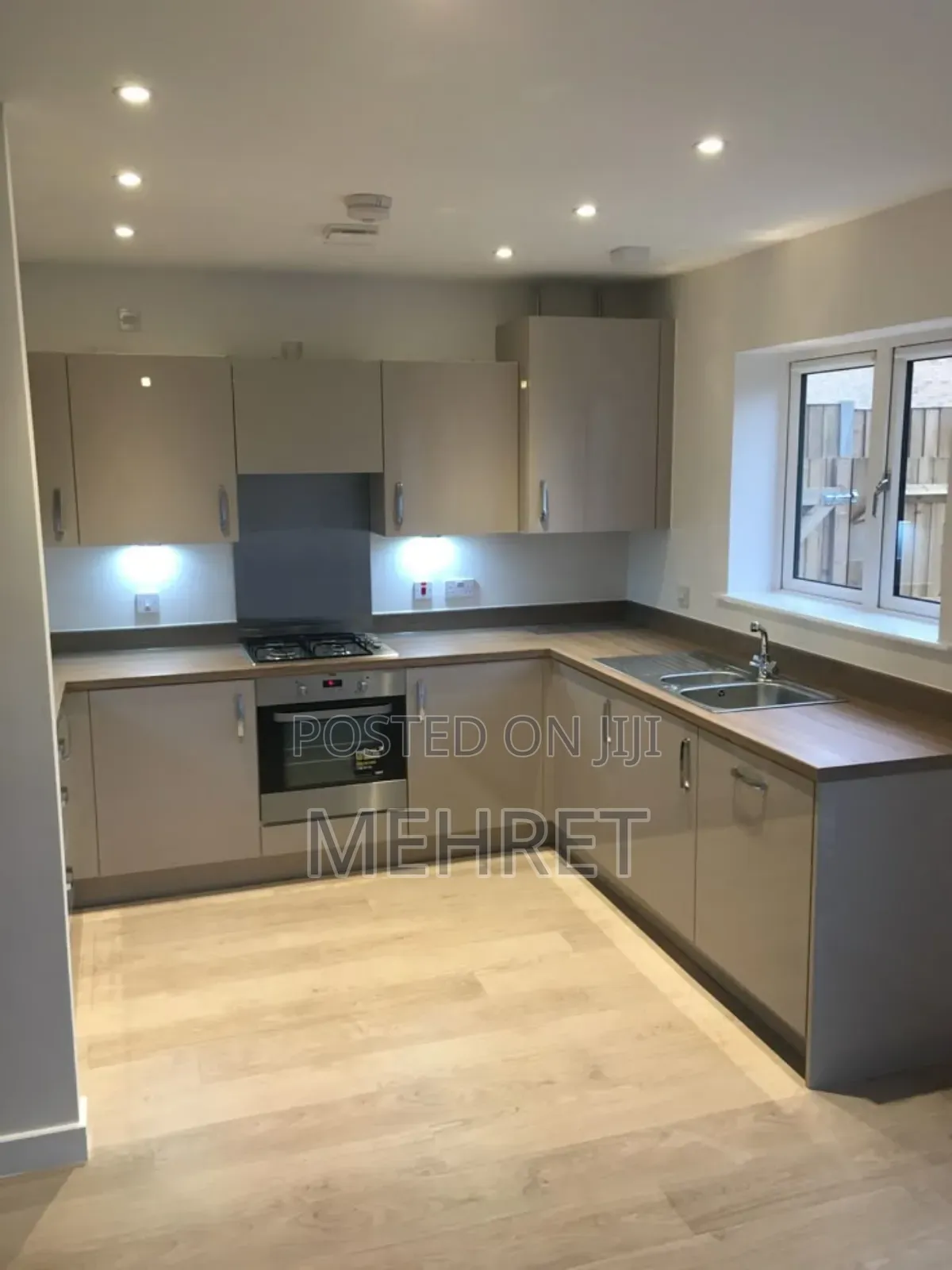 Furnished 2bdrm Apartment in ጃንቦ, Lideta for sale