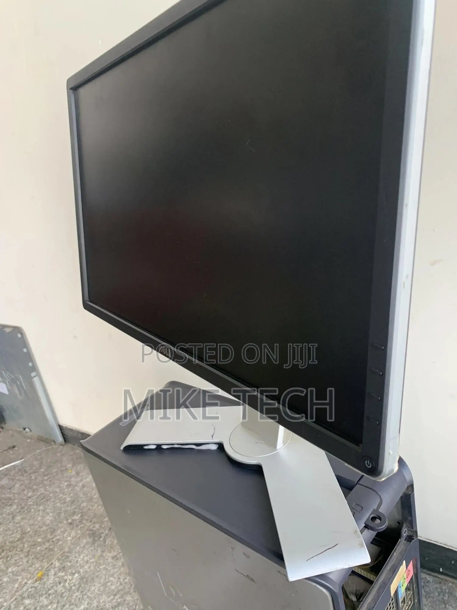 Desktop Monitor 24 Inches