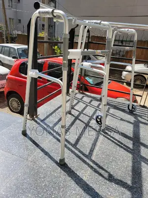 Photo - Walker Has a Maximum Weight Capacity of 600 Lb (Evenly Distributed).